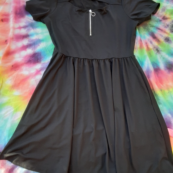 Sold. Hot Topic o ring keyhole skater dress - Picture 7 of 10